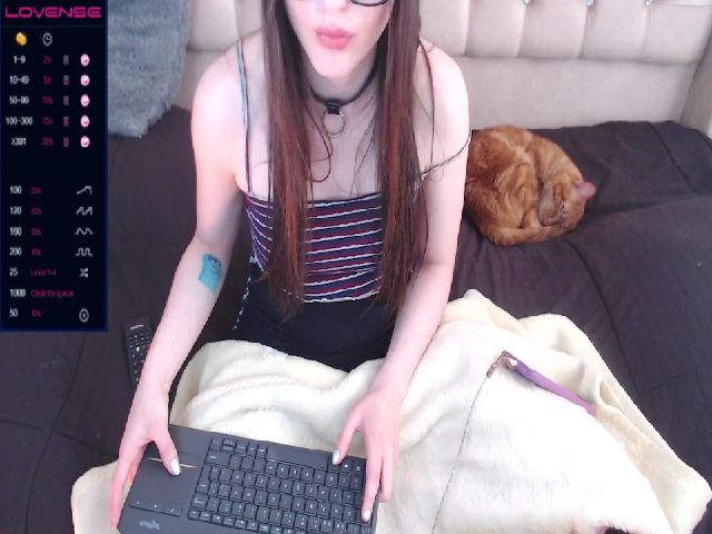 Live sex webcam photo for BabyBlondie99 #274533750