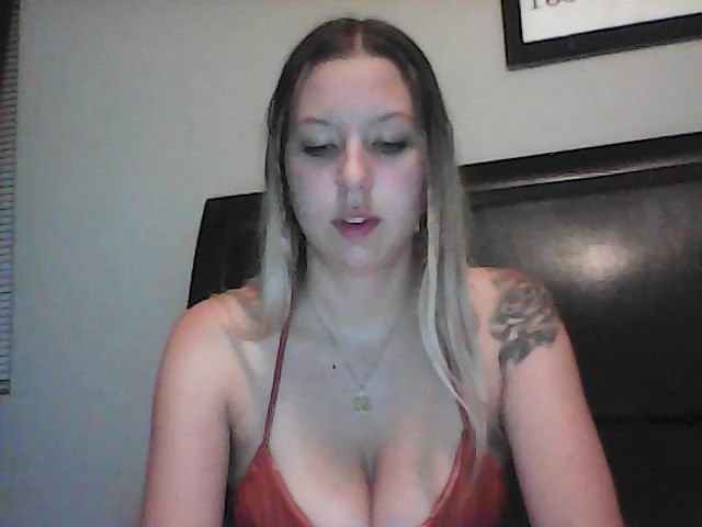 Live sex webcam photo for Babykylie1 #273559654