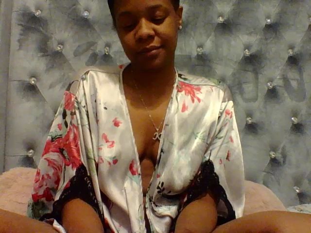 Live sex webcam photo for BeautifulKash #272836953