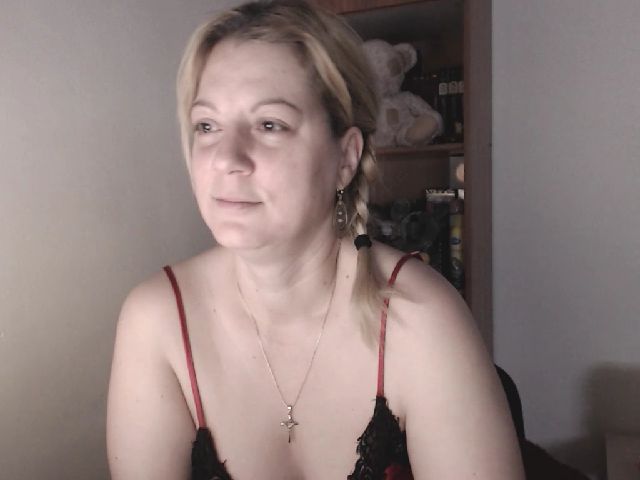 Live sex webcam photo for BeautyAngel80 #271942468