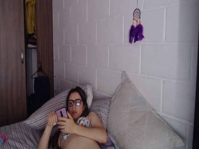 Live sex webcam photo for BellaThompson #271947415