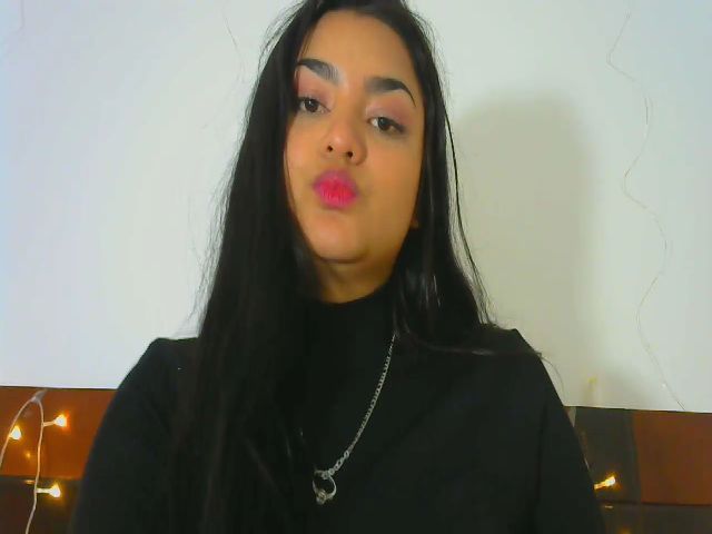 Live sex webcam photo for Bella_Swan_ #272166057