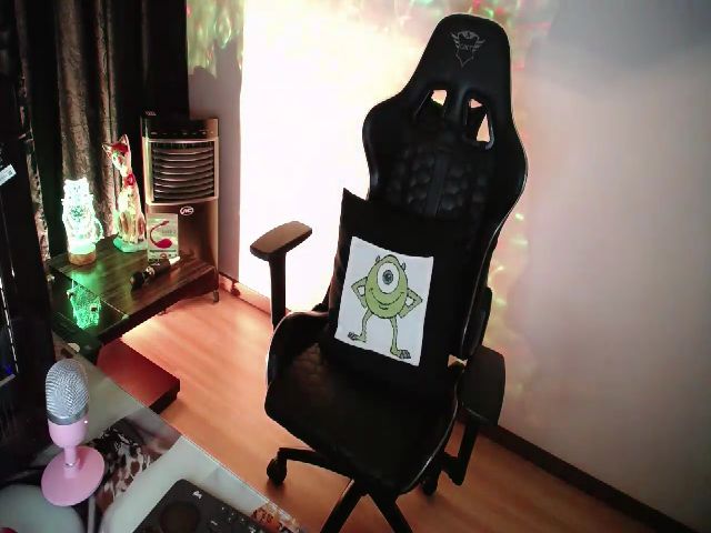 Live sex webcam photo for BiancaMiller #271992073