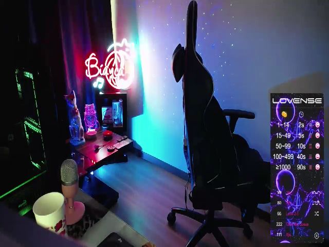 Live sex webcam photo for BiancaMiller #272293468