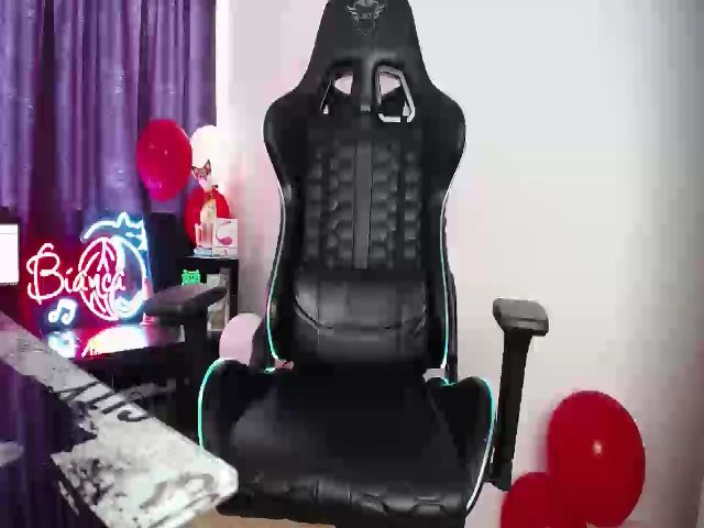 Live sex webcam photo for BiancaMiller #272438558