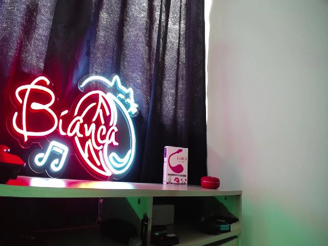 Live sex webcam photo for BiancaMiller #274044530