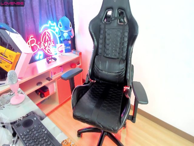 Live sex webcam photo for BiancaMiller #274357640