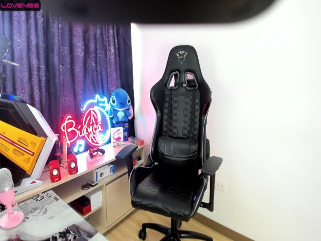 Live sex webcam photo for BiancaMiller #274382882