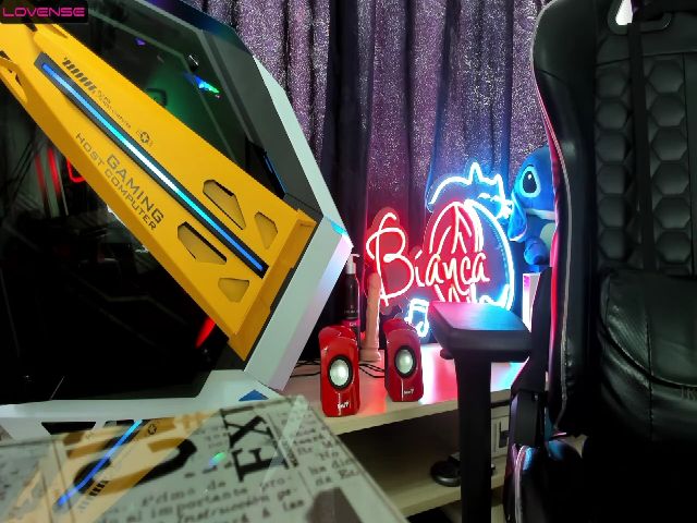 Live sex webcam photo for BiancaMiller #274392415