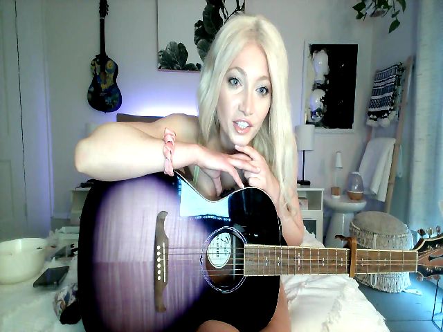 Live sex webcam photo for BiancaXBlack #273045845