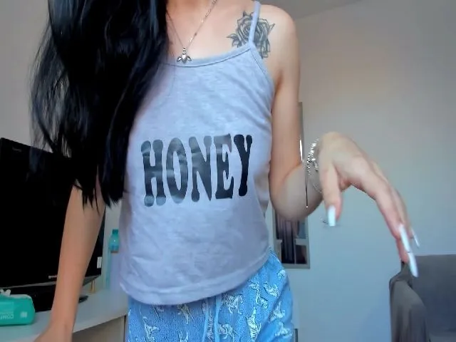 Live sex webcam photo for Bibityna #274702506