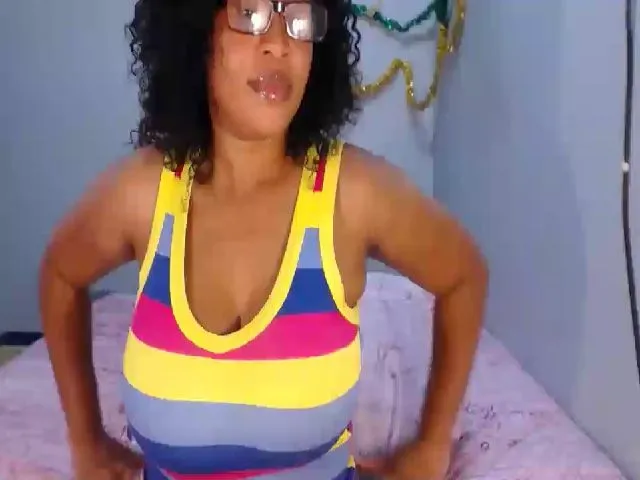 Live sex webcam photo for BigAreola26 #271979757