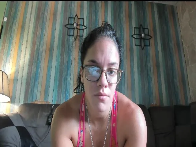 Live sex webcam photo for BigBootyNikki #273922368