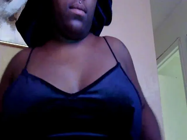 Live sex webcam photo for Bigbootibambi #273961928