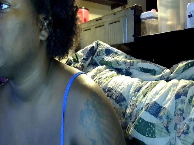 Live sex webcam photo for Bigbootibambi #274371352