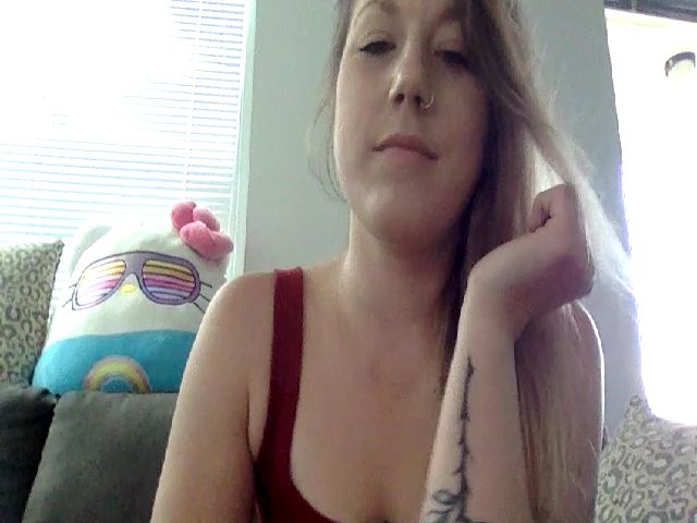 Live sex webcam photo for BlondeBabe92 #273828381