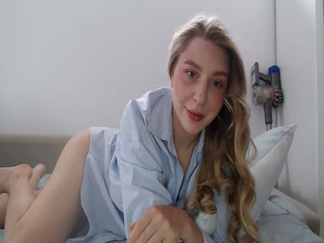 Live sex webcam photo for BlondeDivaa #273786498