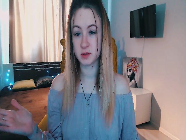 Live sex webcam photo for Blonde_Alisa #271759793