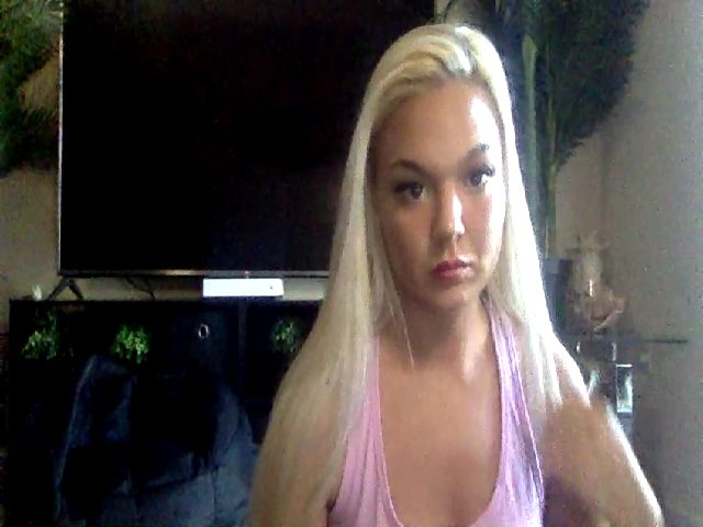 Live sex webcam photo for Blondebunny5 #272880323