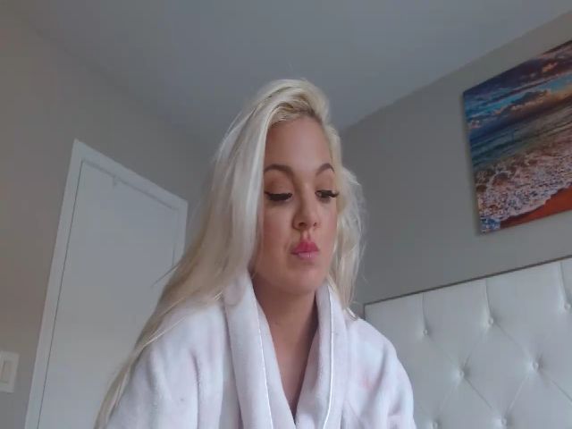 Live sex webcam photo for Blondebunny5 #274273100