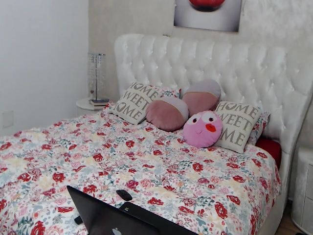 Live sex webcam photo for BlondeeFairy #271983988