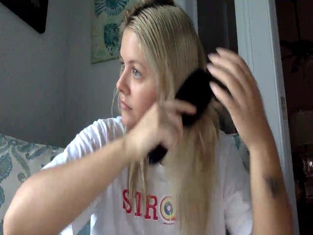 Live sex webcam photo for Blondiecake1 #274176808