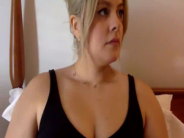 Live sex webcam photo for Blondiecake1 #274224331