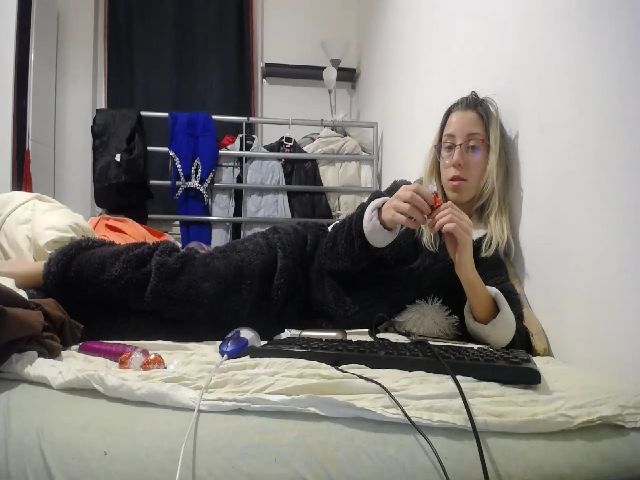 Live sex webcam photo for Blondyfordad #271819523