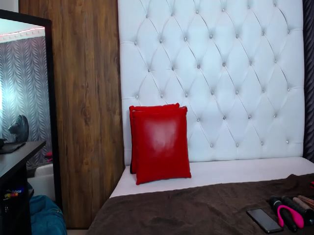 Live sex webcam photo for BlowMommy #272787783