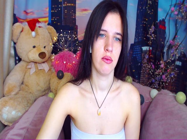 Live sex webcam photo for BlueAbelle #271880390