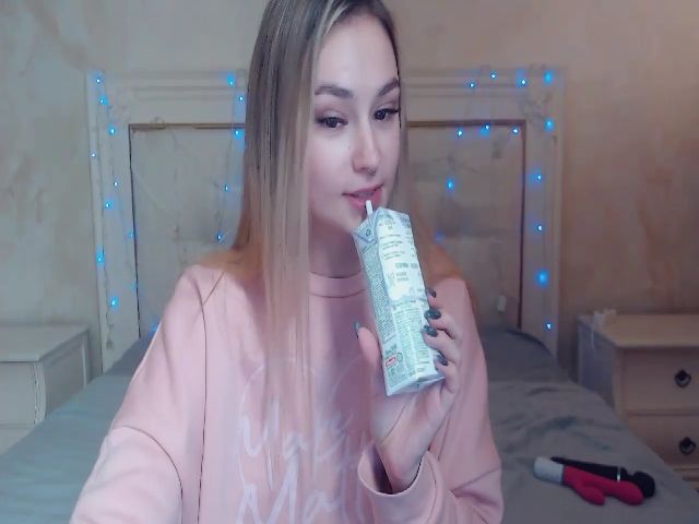 Live sex webcam photo for BoldOrange1 #271900686