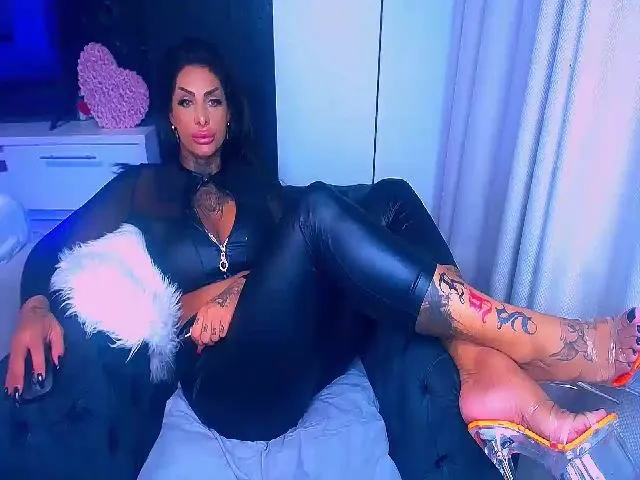 Live sex webcam photo for BondGirl007 #272859352