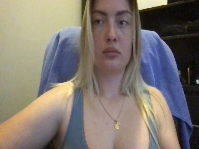 Live sex webcam photo for BroolieBlair #273979894