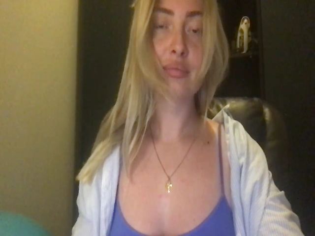 Live sex webcam photo for BroolieBlair #274286265