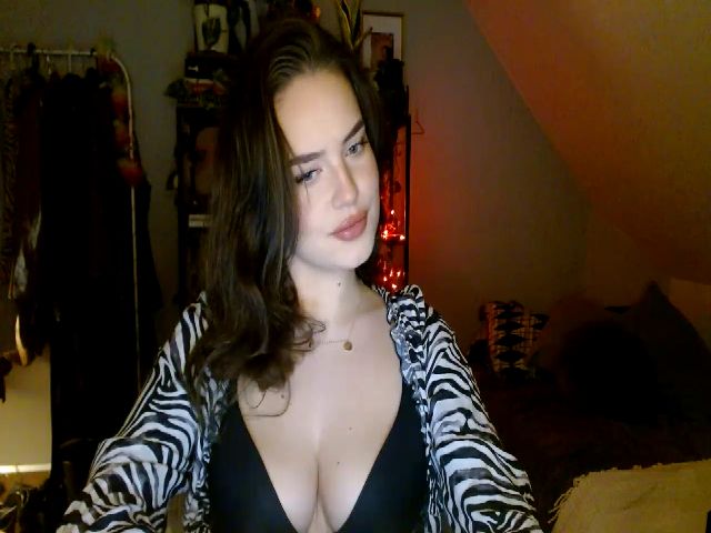 Live sex webcam photo for Burlsquelena #272152045