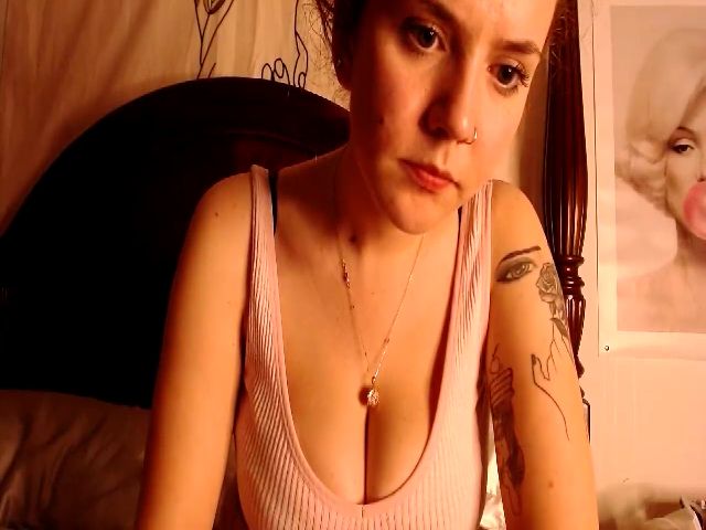 Live sex webcam photo for BustyRedHeadx #272292135