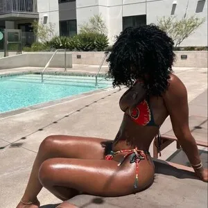 Live sex webcam photo for C0c0_chanel #294086776