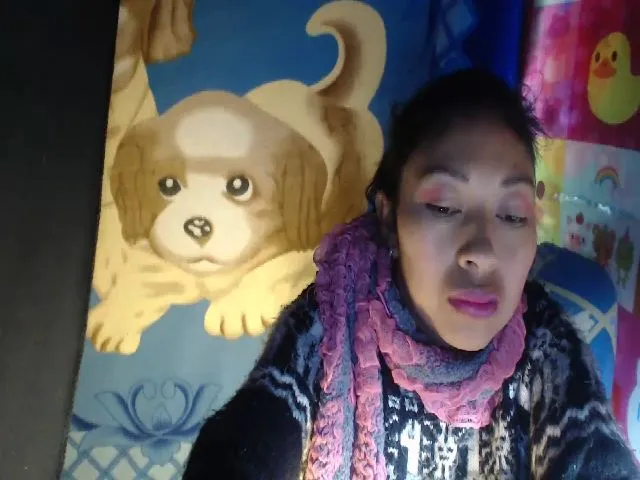 Live sex webcam photo for CHILENITAHOT #271760695