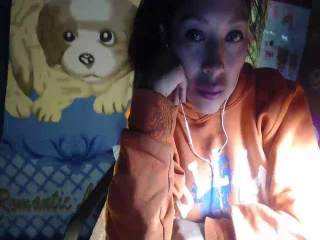 Live sex webcam photo for CHILENITAHOT #271919749