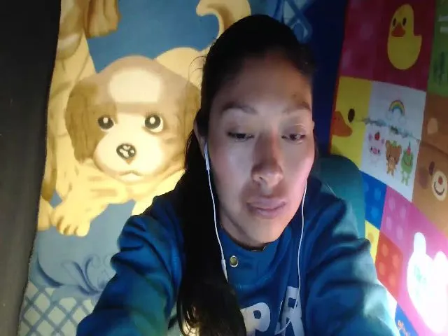 Live sex webcam photo for CHILENITAHOT #271964246