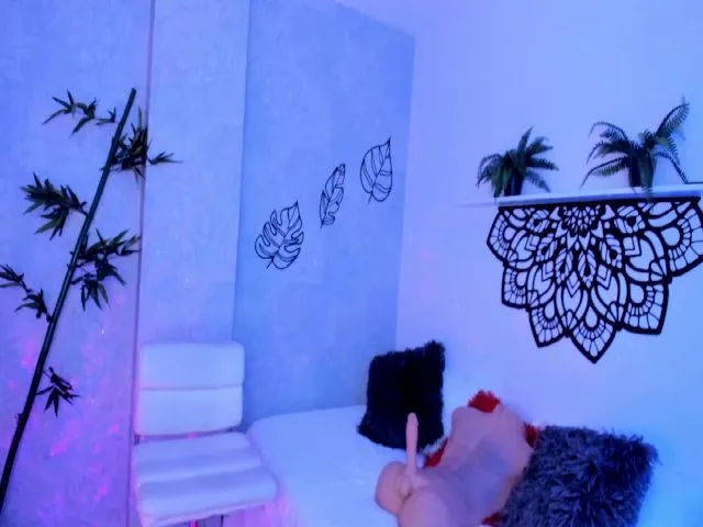 Live sex webcam photo for C_a_t_a_ #272702386