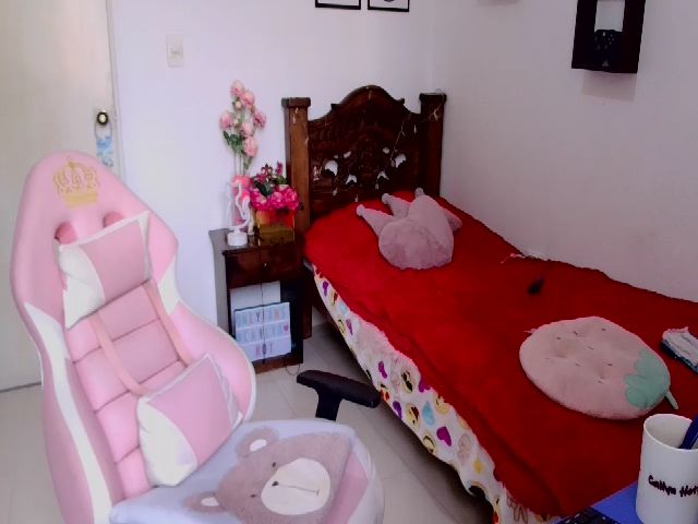 Live sex webcam photo for Cailyn_Hot1 #272865299