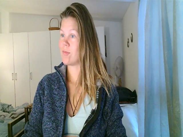 Live sex webcam photo for CallMeMaria #271719036