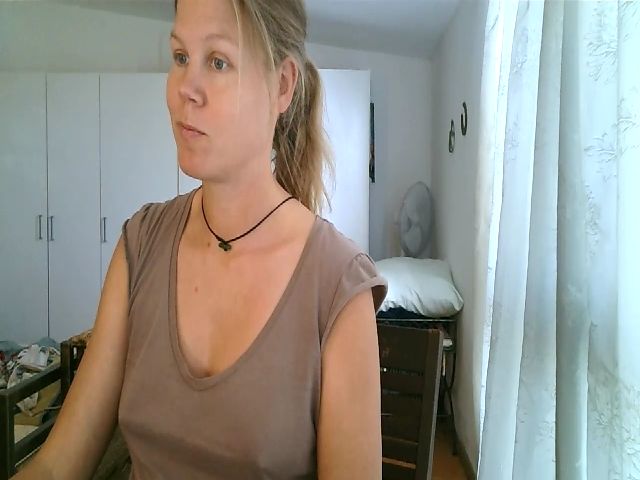 Live sex webcam photo for CallMeMaria #271775548