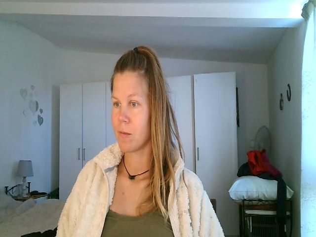 Live sex webcam photo for CallMeMaria #271965565