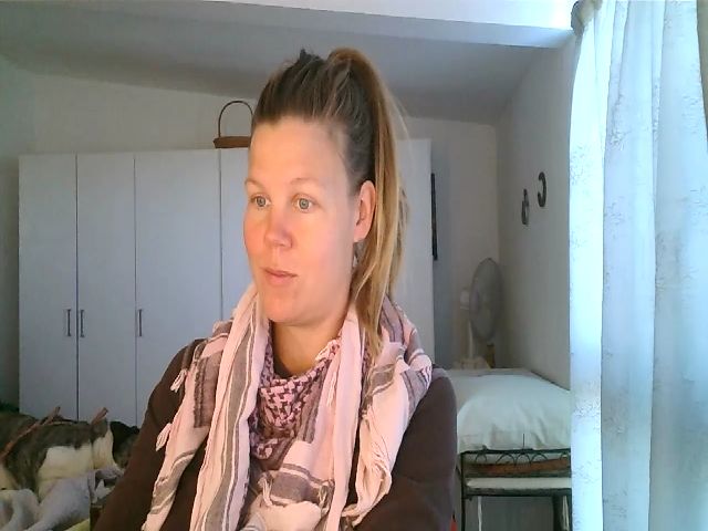 Live sex webcam photo for CallMeMaria #272094749