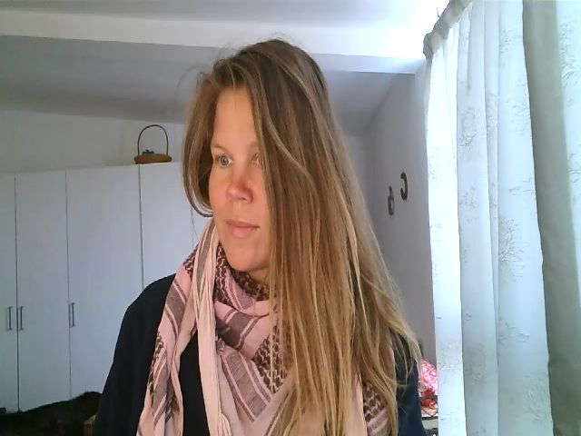 Live sex webcam photo for CallMeMaria #272293408