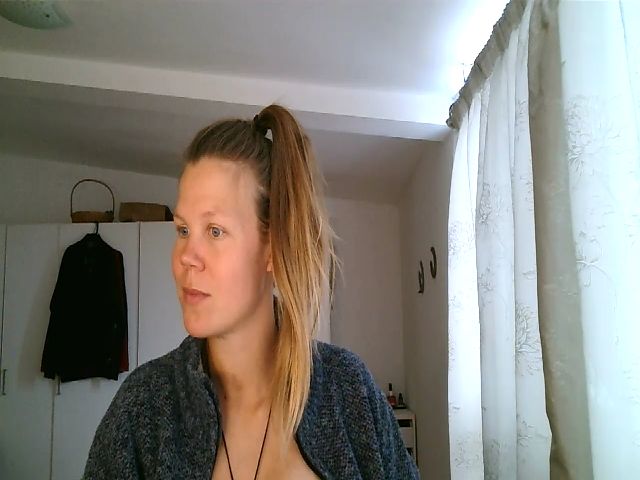 Live sex webcam photo for CallMeMaria #272753592