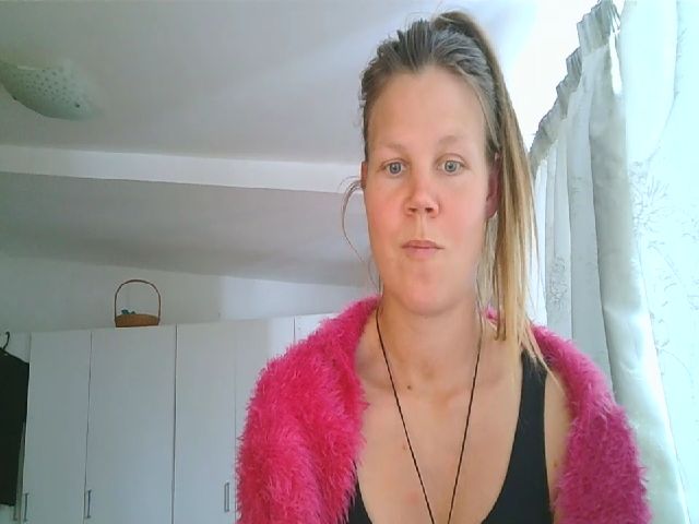 Live sex webcam photo for CallMeMaria #272830128