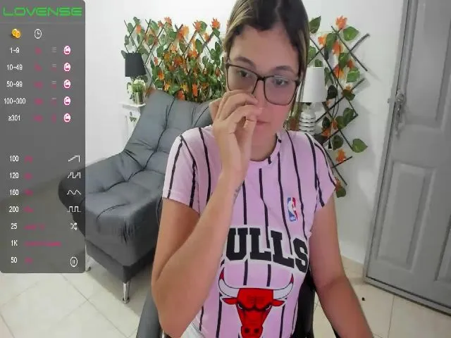 Live sex webcam photo for CamilaSmiith #272692729